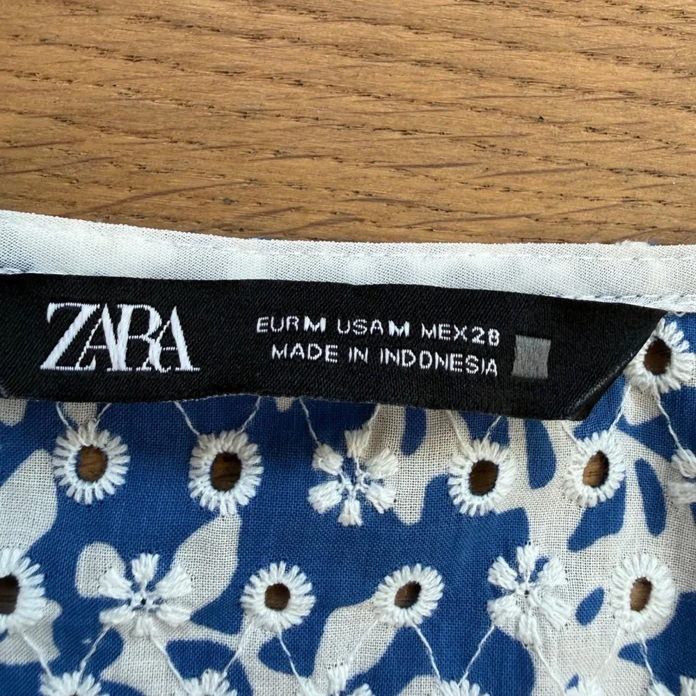 Zara Blue White Eyelet Floral Smocked Crop Top V-Neck Puff Sleeve Blouse Medium